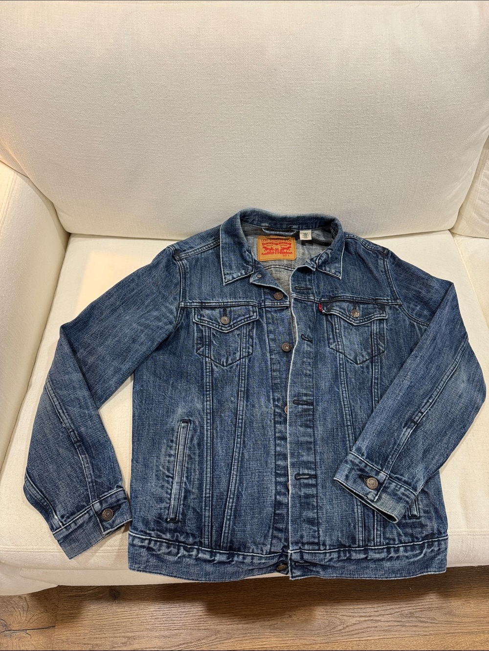 Levi's Large Indigo Blue Denim Trucker Jacket